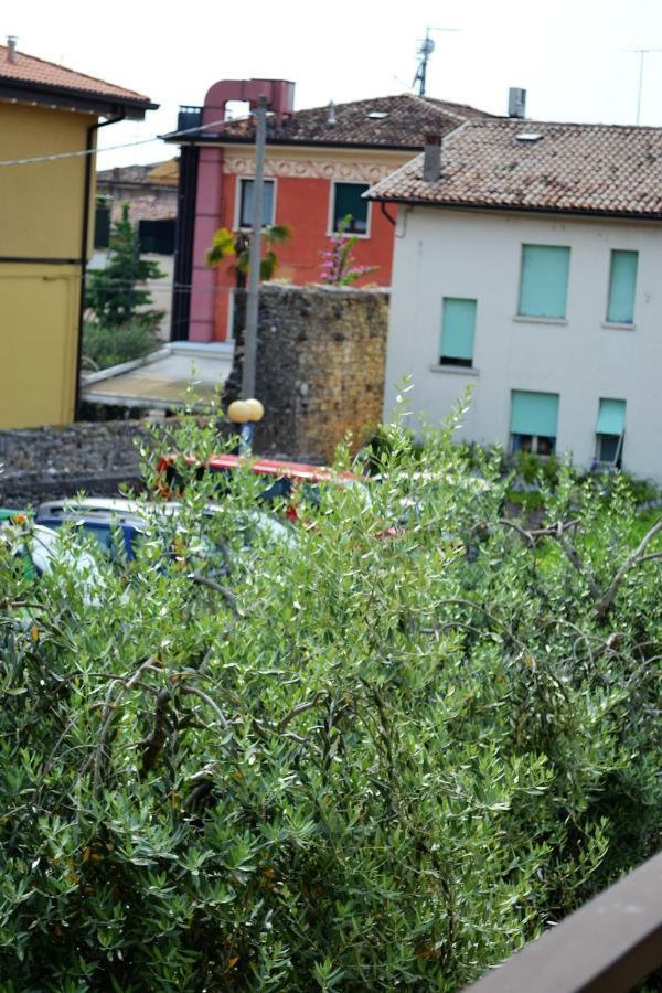 Apartamento Torri Centro Torri Del Benaco Exterior foto