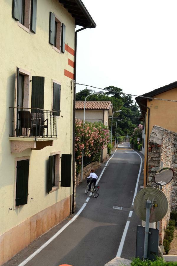 Apartamento Torri Centro Torri Del Benaco Exterior foto