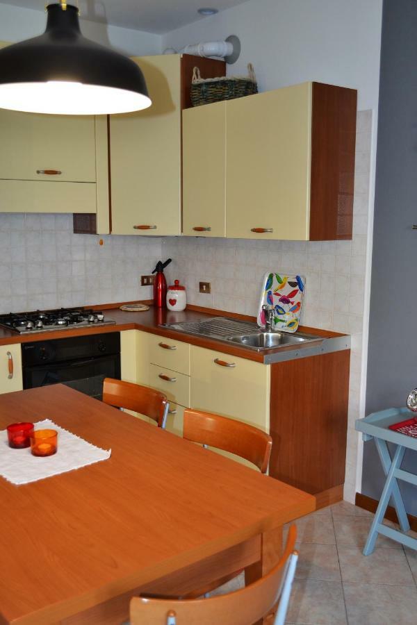 Apartamento Torri Centro Torri Del Benaco Exterior foto