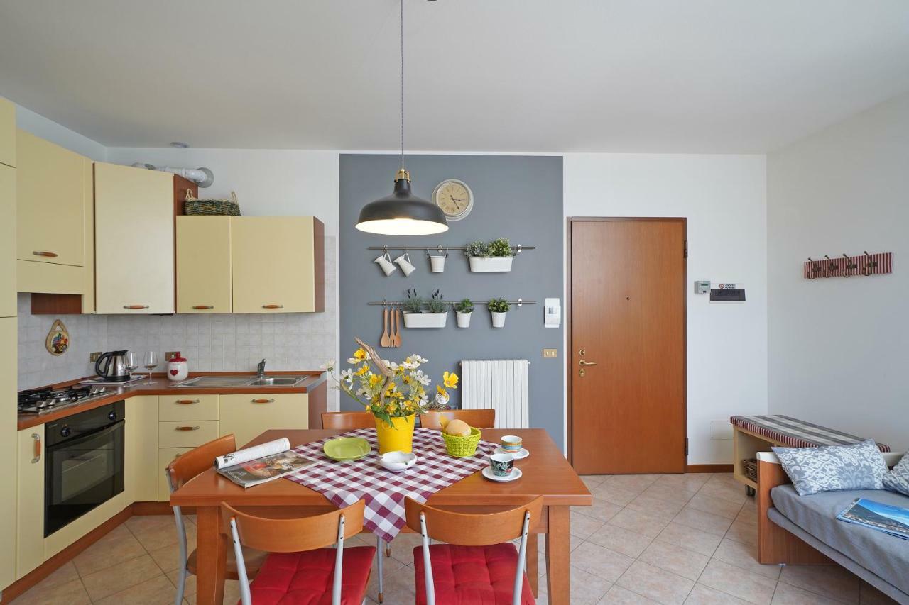 Apartamento Torri Centro Torri Del Benaco Exterior foto