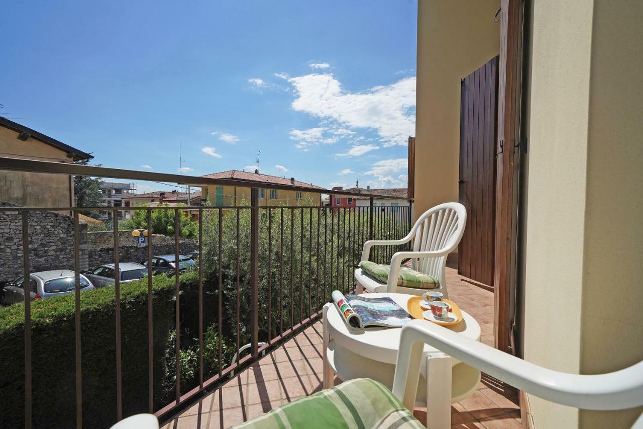Apartamento Torri Centro Torri Del Benaco Exterior foto