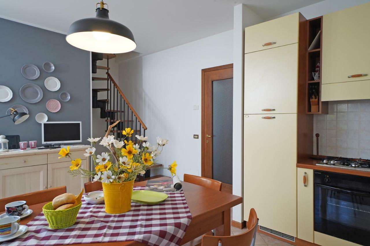 Apartamento Torri Centro Torri Del Benaco Exterior foto