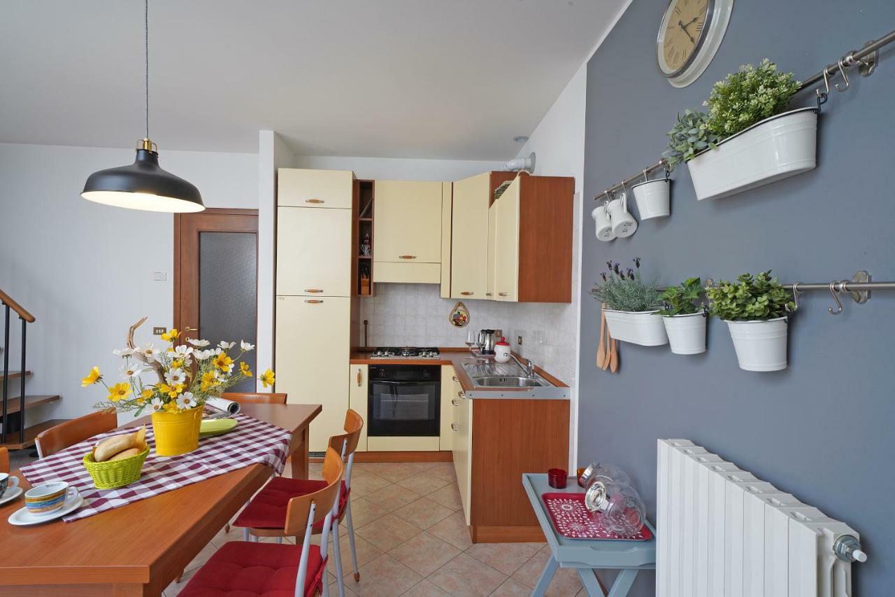 Apartamento Torri Centro Torri Del Benaco Exterior foto