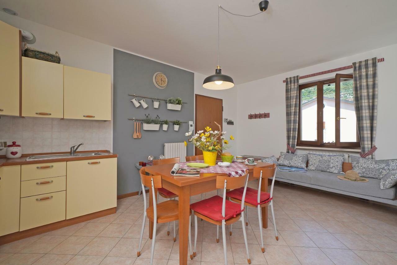 Apartamento Torri Centro Torri Del Benaco Exterior foto